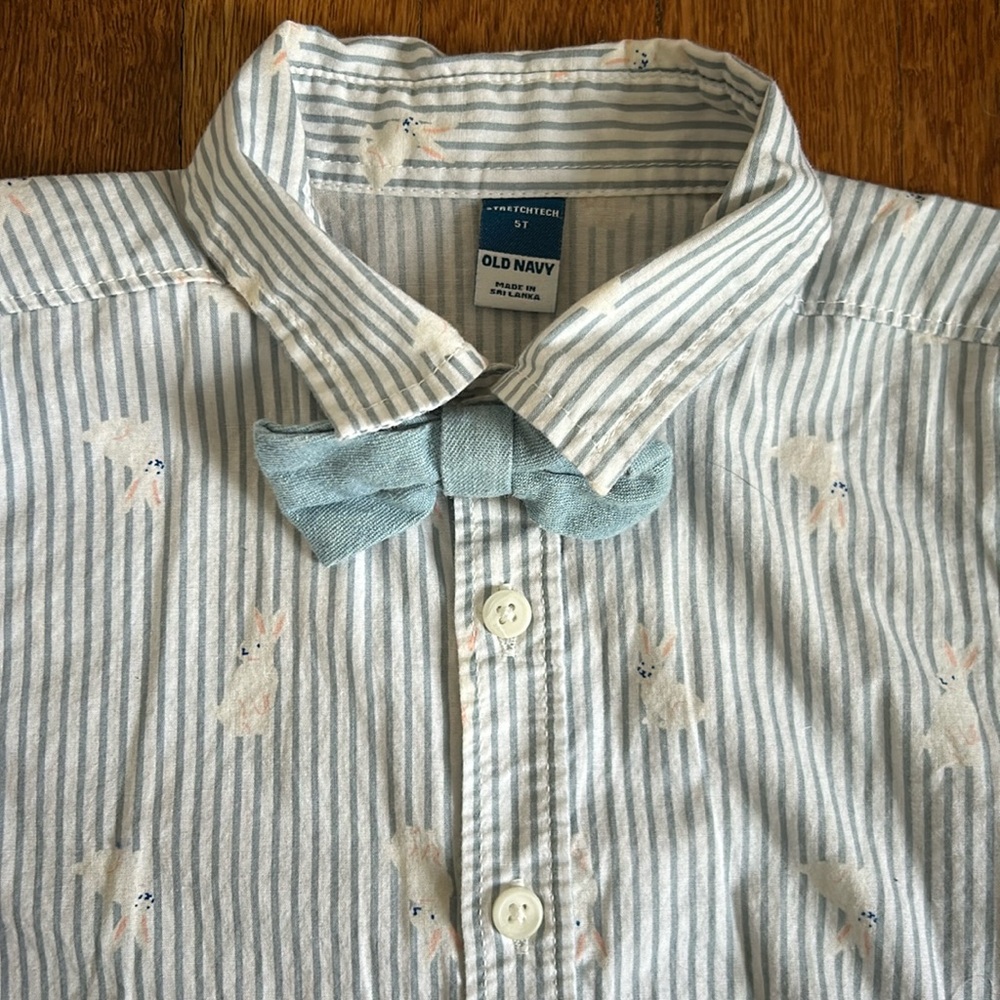 EASTER boy's bunny short sleeve button down with removable bow tie, 5T, EUC
